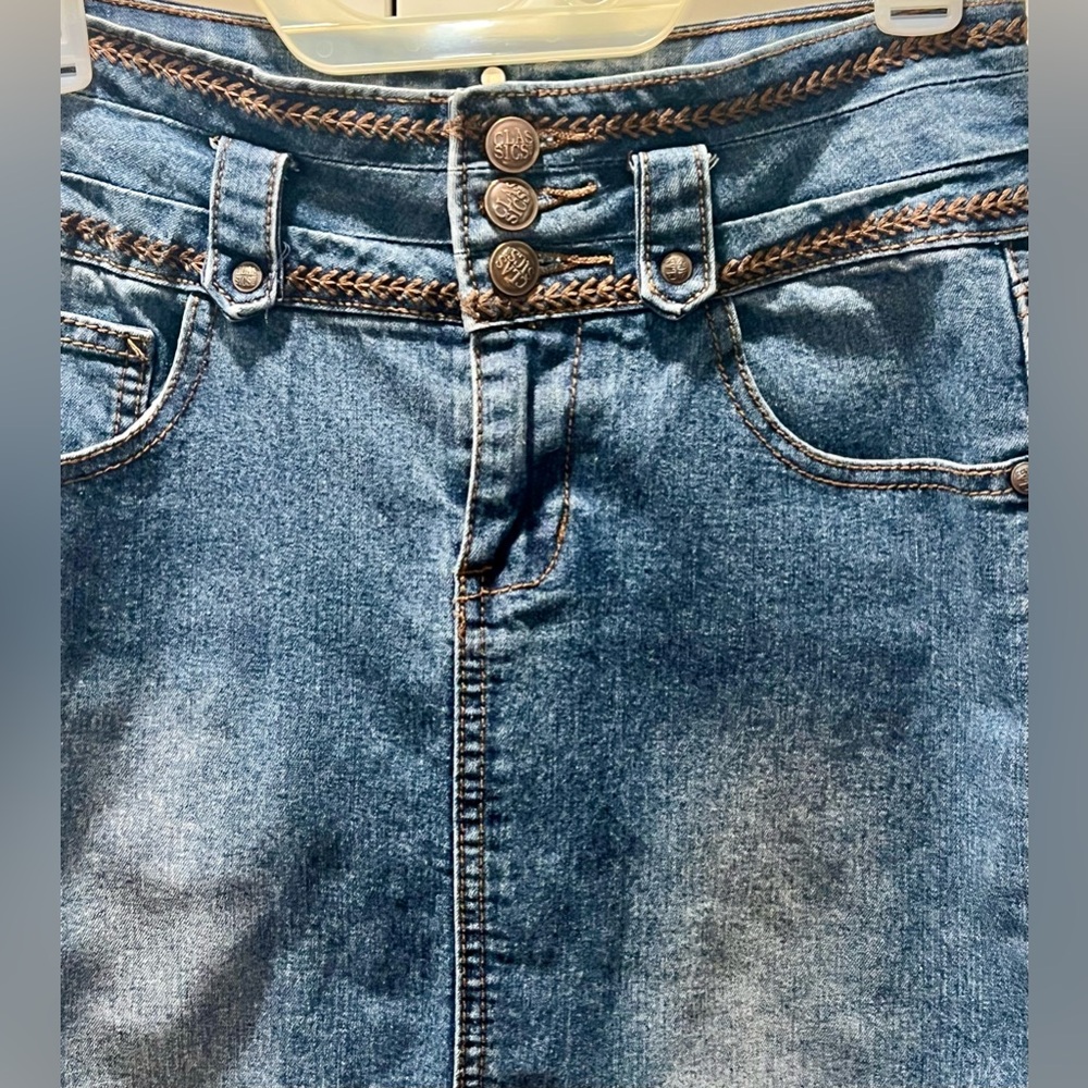 No Fuze Jeans Blue Denim Pencil Skirt - size 3/4. 3 button and zipper front. - Picture 2 of 6